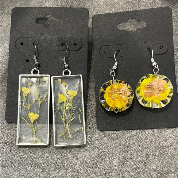 Jewelry - 🌻3/$15 Two Pair Glass Earrings